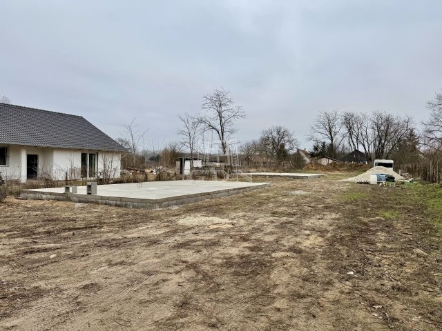 Eladó családi ház, Kókán 61.9 M Ft, 4 szobás