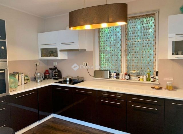 Eladó családi ház, Budapesten, II. kerületben 282.968 M Ft