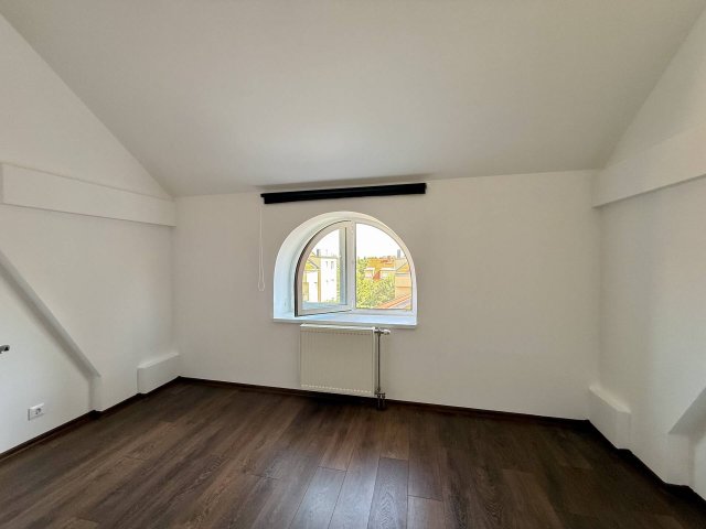 Eladó téglalakás, Szolnokon 83 M Ft, 4+1 szobás