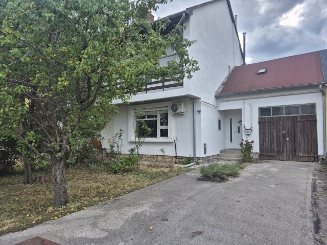 Eladó családi ház, Várpalotán 69.9 M Ft, 3 szobás