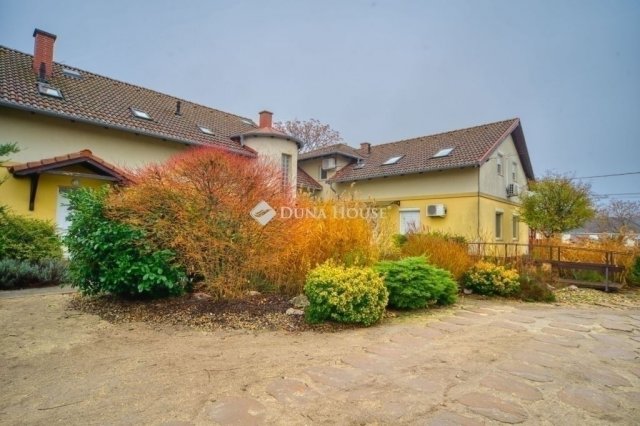 Eladó téglalakás, Üllőn 99.5 M Ft, 4 szobás