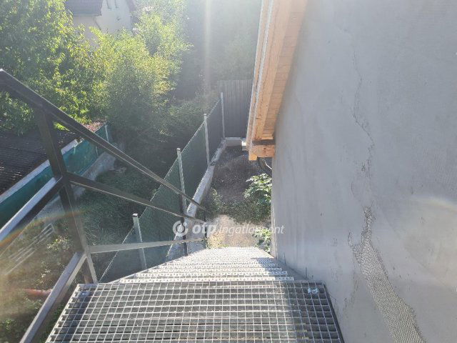 Eladó családi ház, Törökbálinton 170 M Ft, 9 szobás