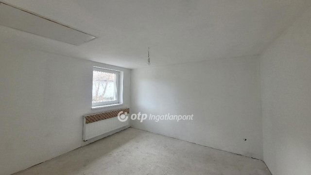 Eladó családi ház, Jászberényben 43.5 M Ft, 2 szobás