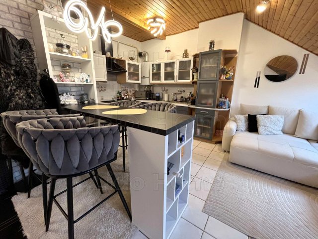 Eladó téglalakás, Balatonbogláron 69.5 M Ft, 3 szobás