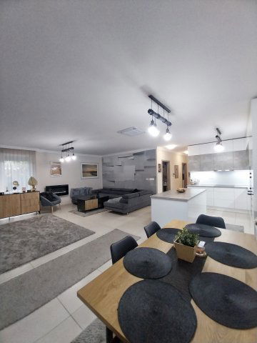 Eladó ikerház, Nyíregyházán 150 M Ft, 4 szobás