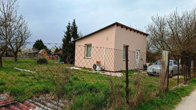 Eladó családi ház, Székesfehérvárott 22.9 M Ft, 1 szobás