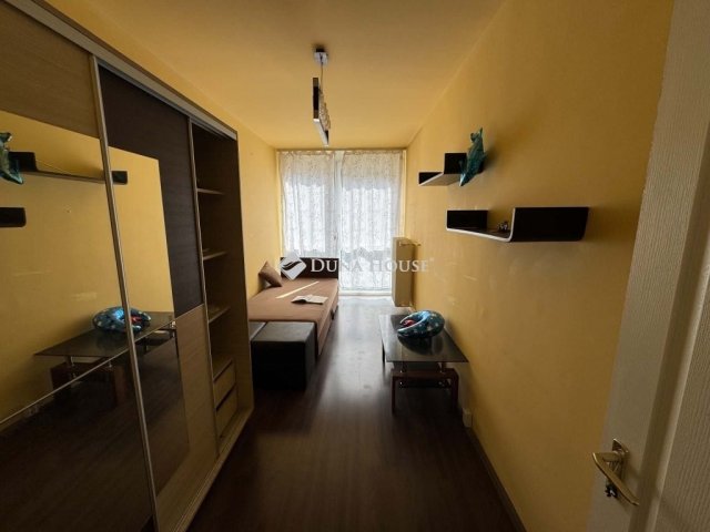 Kiadó panellakás, albérlet, Pécsett 250 E Ft / hó, 3 szobás
