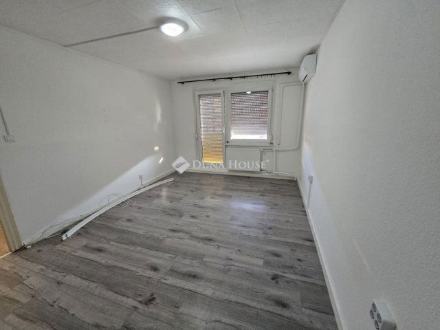 Eladó panellakás, Székesfehérvárott 45 M Ft, 2 szobás
