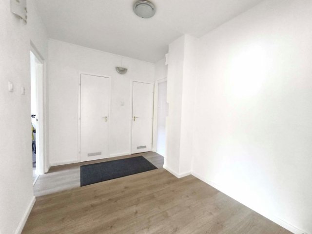 Eladó panellakás, III. kerületben, Hollós Korvin Lajos utcában