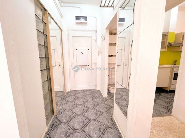 Eladó téglalakás, Budapesten, XX. kerületben 52.4 M Ft, 1 szobás