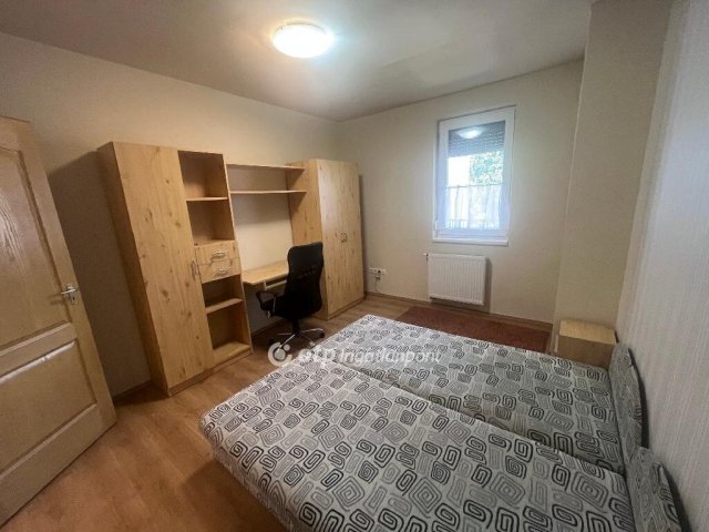 Eladó téglalakás, Szegeden 63 M Ft, 2 szobás