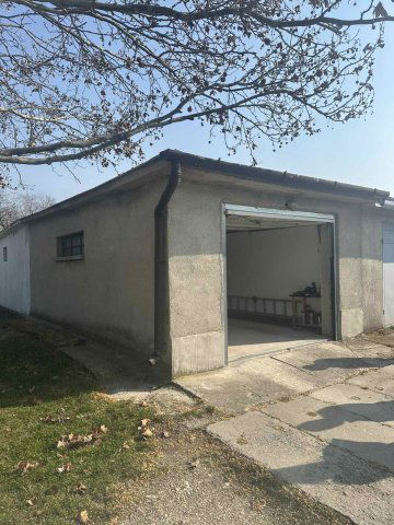 Eladó garázs, Várpalotán, Szabolcska Mihály utcában 8.9 M Ft