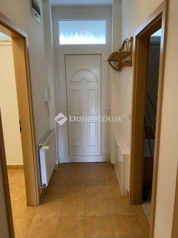 Eladó téglalakás, Veszprémben 49.9 M Ft, 1 szobás