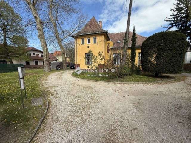 Eladó téglalakás, Siófokon 66.9 M Ft, 2 szobás