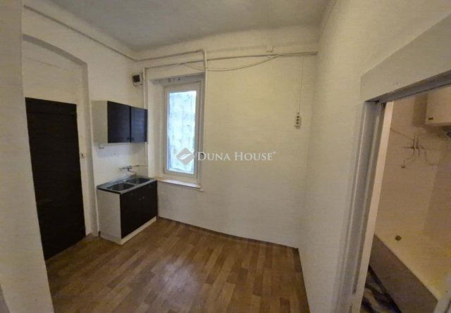 Eladó téglalakás, Budapesten, IV. kerületben 43 M Ft, 1 szobás