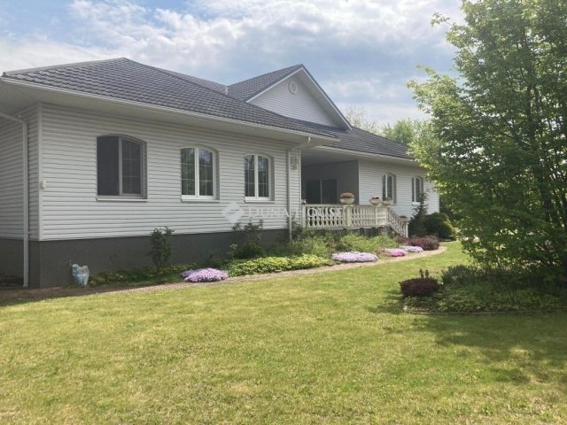 Eladó családi ház, Vácon 275 M Ft, 8 szobás