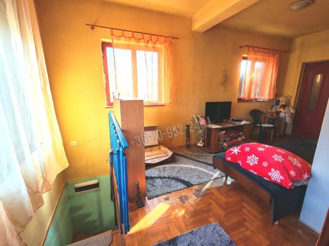 Eladó családi ház, Komáromban 49.9 M Ft, 4 szobás