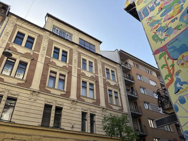 Eladó téglalakás, Budapesten, VII. kerületben, Akácfa utcában