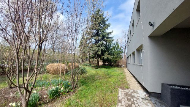 Kiadó hotel, Dunaújvárosban 2200 E Ft / hó, 30+5 szobás