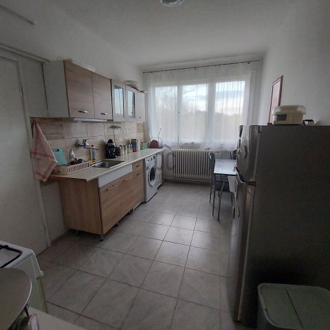 Eladó családi ház, Pécsett 62.5 M Ft, 9 szobás