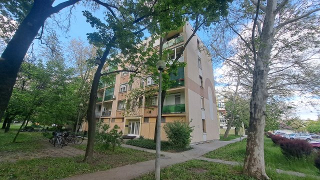 Eladó téglalakás, Gyulán 35 M Ft, 2 szobás