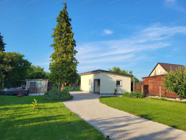 Eladó nyaraló, Győrött 43.99 M Ft, 2 szobás