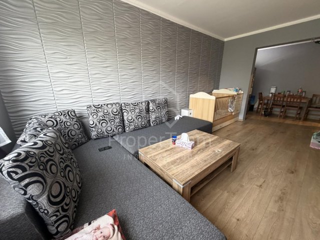 Eladó panellakás, Tatabányán 36 M Ft, 3 szobás