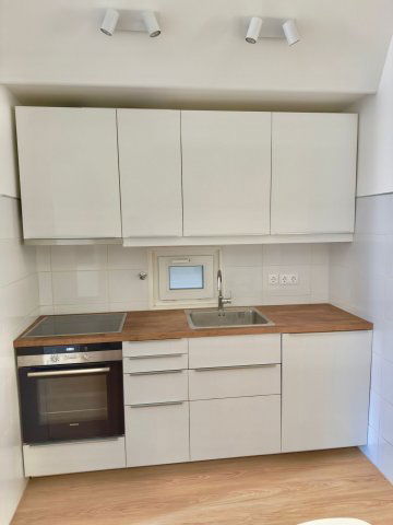 Eladó téglalakás, Budapesten, V. kerületben, Október 6. utcában
