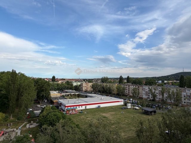 Eladó panellakás, Sopronban 52.5 M Ft, 3 szobás
