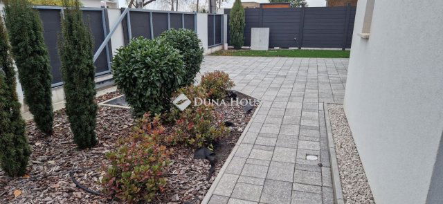 Eladó nyaraló, Balatonbogláron 380 M Ft, 6 szobás