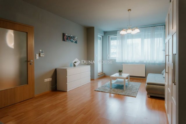 Eladó téglalakás, Veszprémben 76.9 M Ft, 2 szobás