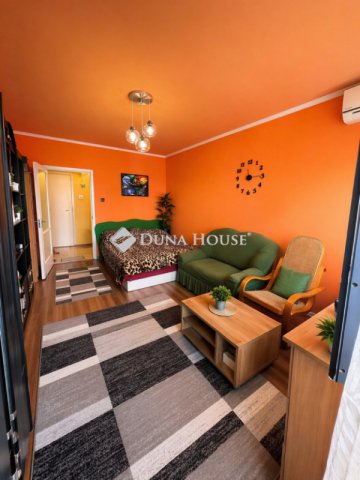 Eladó téglalakás, Vácon 67.7 M Ft, 3 szobás