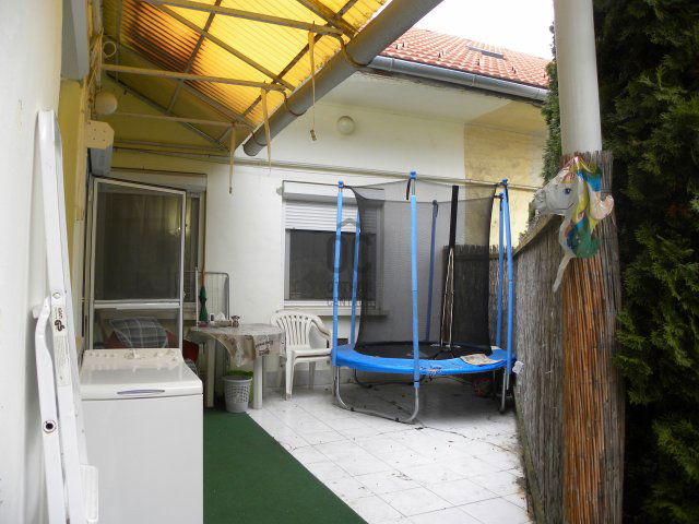 Eladó téglalakás, Mohácson 26 M Ft, 4 szobás