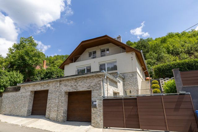 Eladó családi ház, Pécsett, Nagydeindoli utcában 169 M Ft