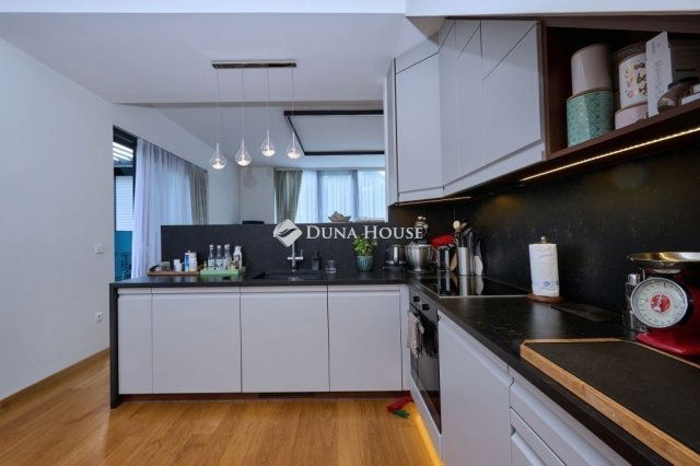 Eladó téglalakás, Budapesten, XII. kerületben 390 M Ft, 4 szobás