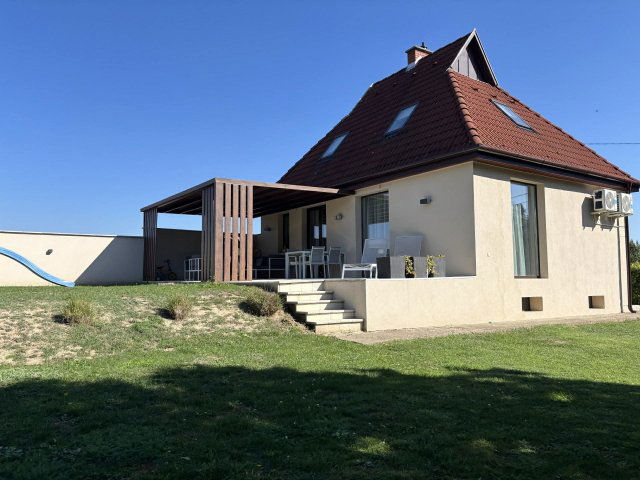 Eladó családi ház, Zsámbékon 155 M Ft, 4 szobás