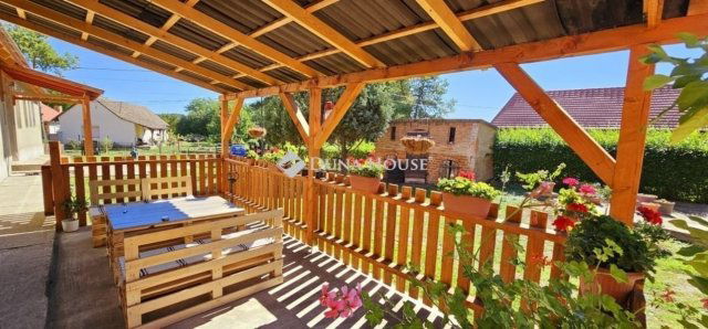 Eladó családi ház, Baksán 51.99 M Ft, 4 szobás