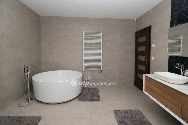 Eladó családi ház, Ráckevén 190 M Ft, 6 szobás