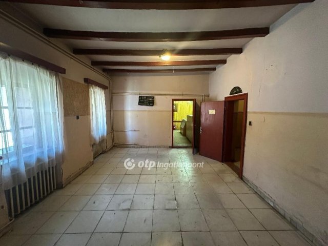 Eladó családi ház, Szentesen 26 M Ft, 5 szobás
