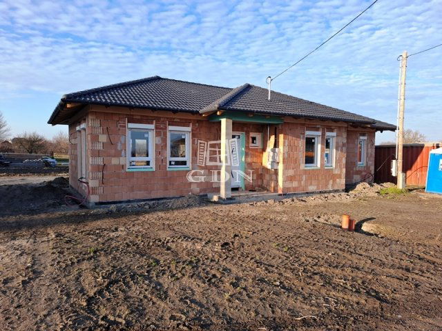 Eladó családi ház, Szigetbecsén 79.9 M Ft, 4 szobás