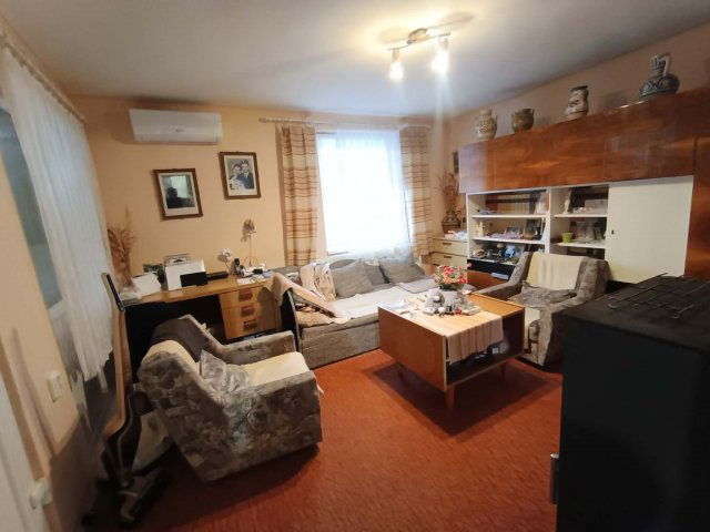 Eladó nyaraló, Komlón, Sikondai úton 35 M Ft, 2 szobás