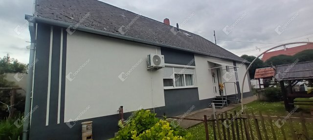 Eladó családi ház, Mosonmagyaróváron 75.99 M Ft, 4 szobás