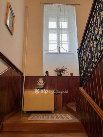 Eladó téglalakás, Egerben 79 M Ft, 3 szobás