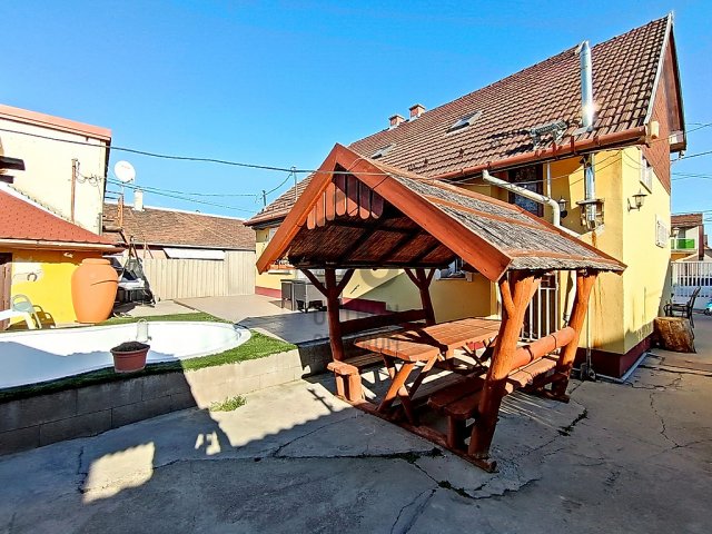 Eladó családi ház, Budapesten, XX. kerületben 150 M Ft, 8 szobás