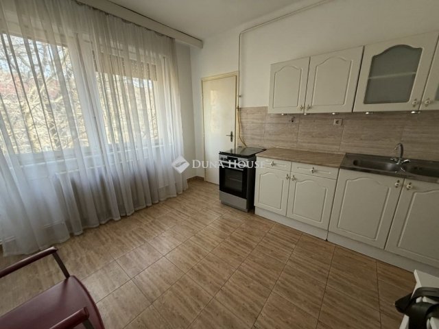 Eladó téglalakás, Kecskeméten 65 M Ft, 4 szobás