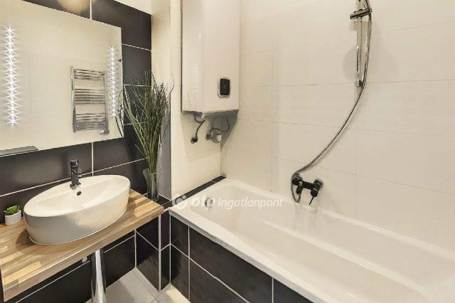 Eladó téglalakás, Budapesten, V. kerületben 135 M Ft, 2 szobás