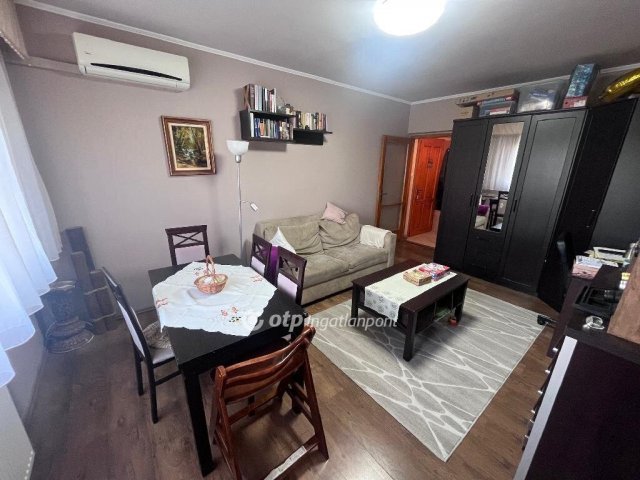 Eladó panellakás, Szegeden 57.9 M Ft, 2+1 szobás