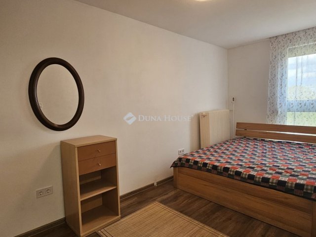 Kiadó panellakás, albérlet, Pécsett, Varsány utcában, 2 szobás
