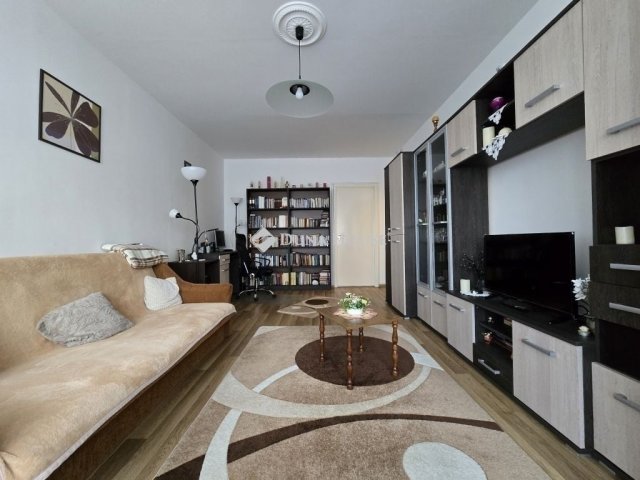 Eladó panellakás, Pécsett 45.99 M Ft, 2 szobás