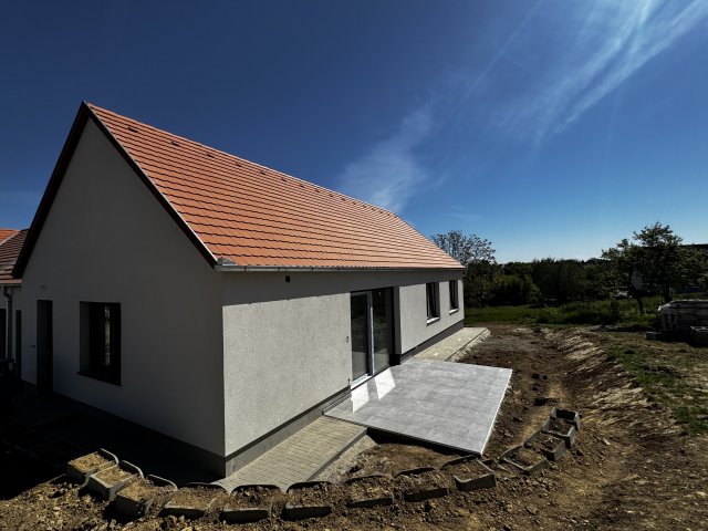 Eladó családi ház, Nagykozáron 109.9 M Ft, 4 szobás